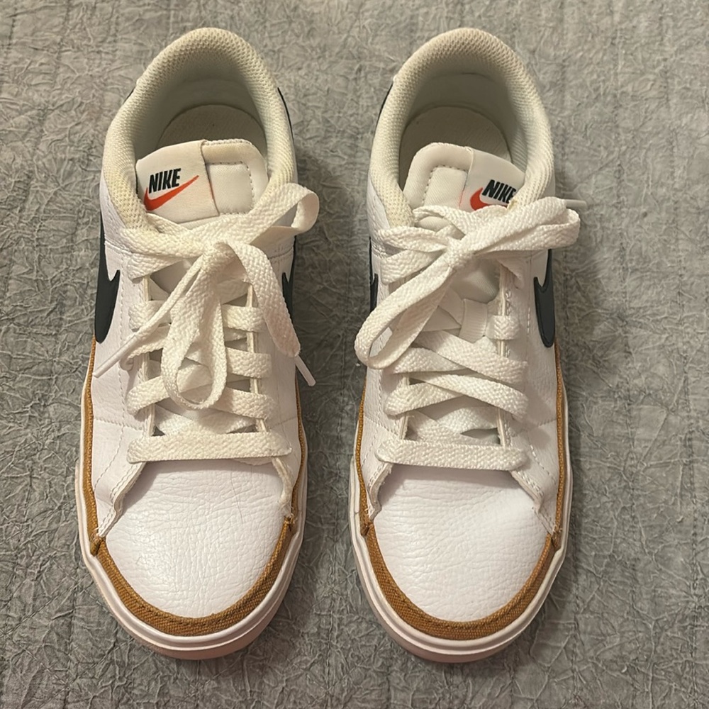 EUC Nike woman’s size 7